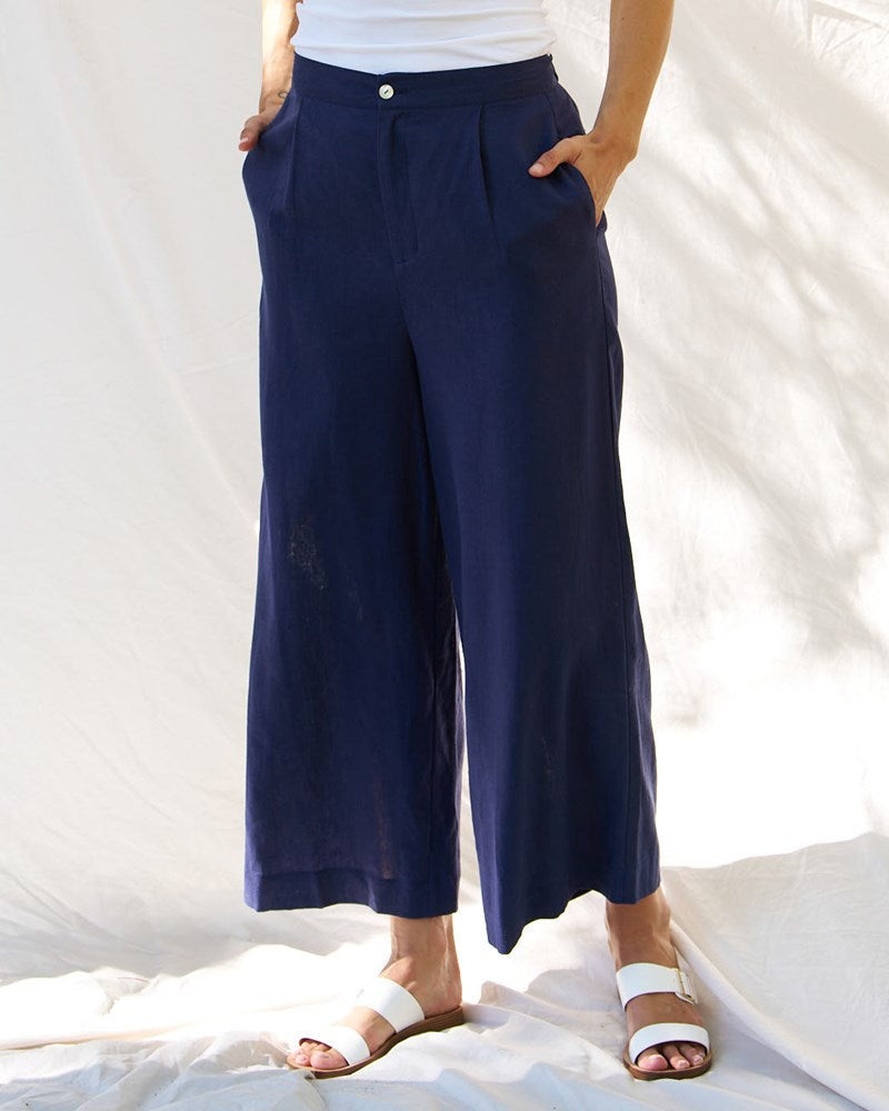 Betty Basics Aspen Palazzo Pant in Navy