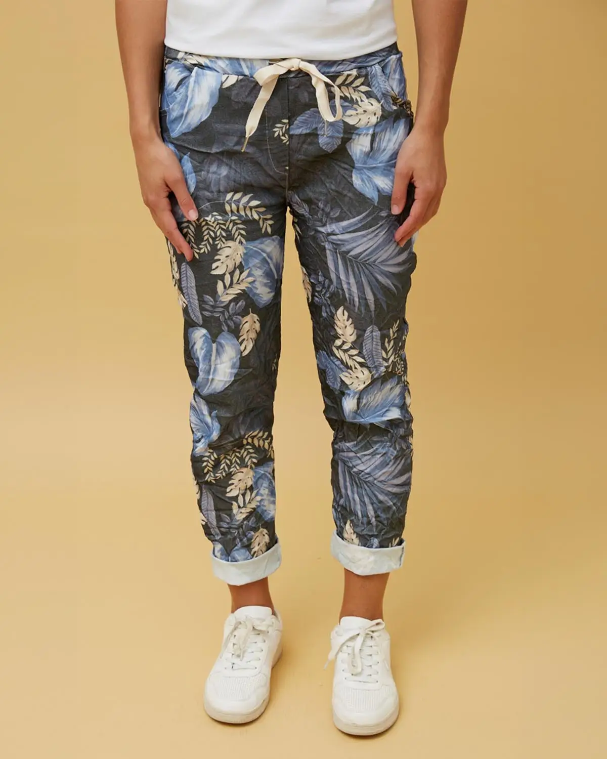 Floral jogger pants outfit shop